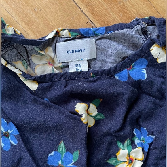 Assorted clothes for girl 5-6yo - Picture 2 of 7